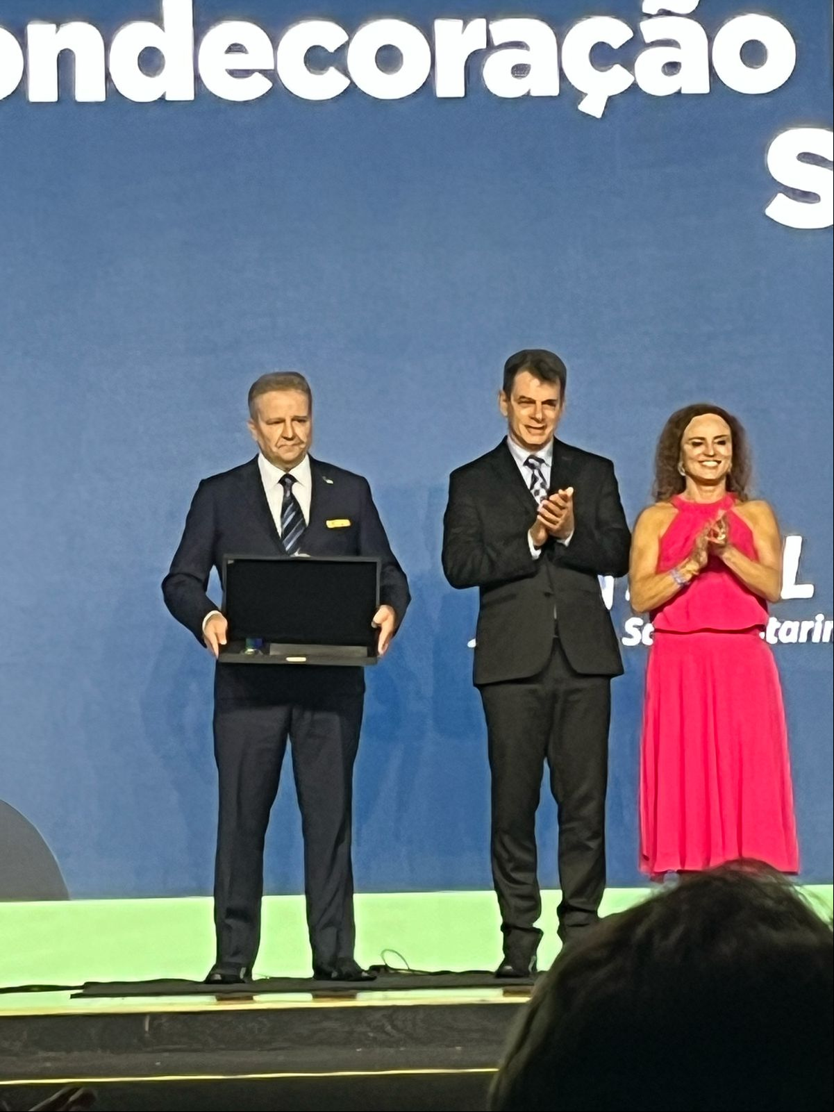 Empresário de Joaçaba recebe em Florianópolis comenda da FCDL/SC